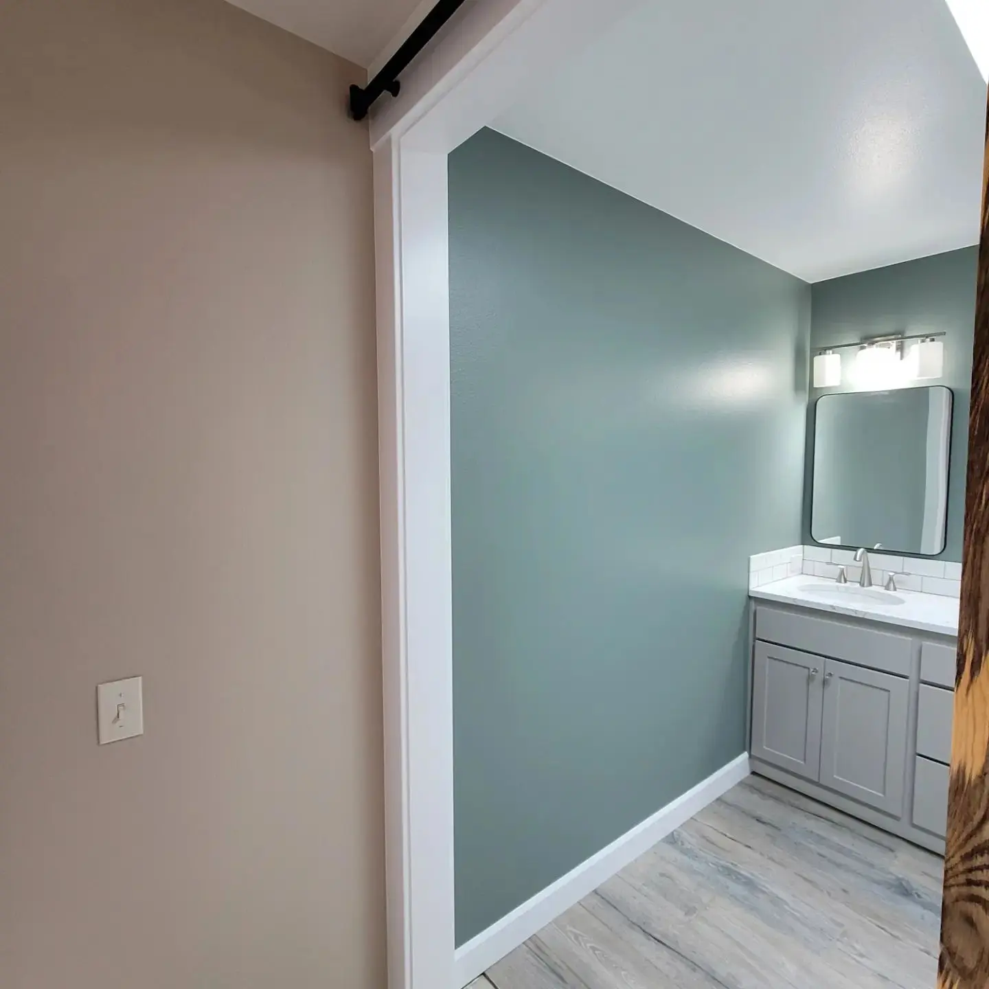Guest bathroom in Alfalfa featuring a gray vanity, white subway tile backsplash, and teal paint.