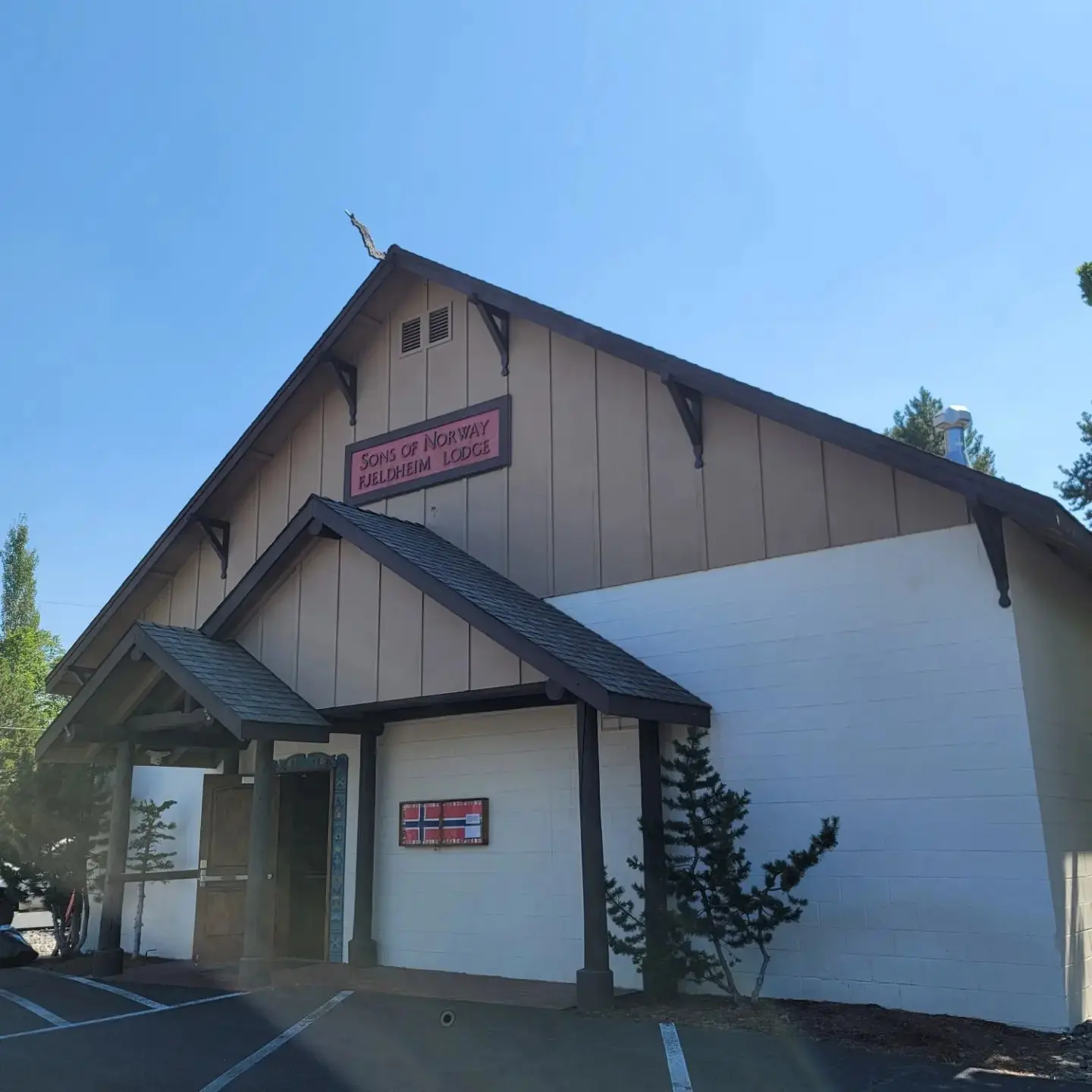 Exterior view of the Sons of Norway Fjelheim Lodge in Bend OR after a professional repaint.
