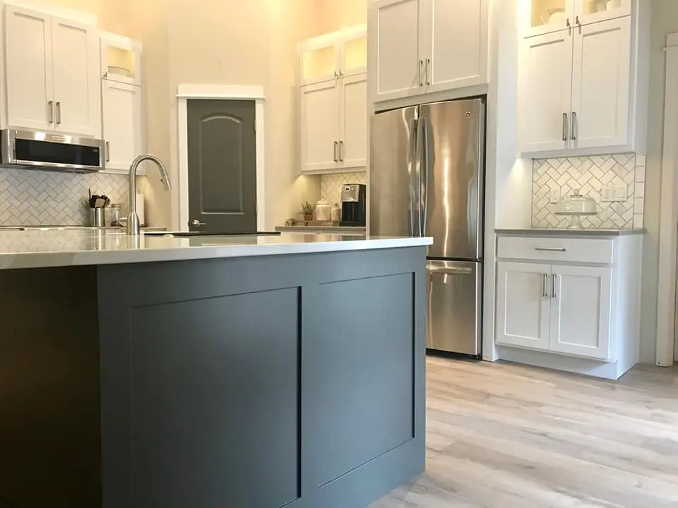 Front view of a professionally finished charcoal grey kitchen island in a modern Central Oregon home.