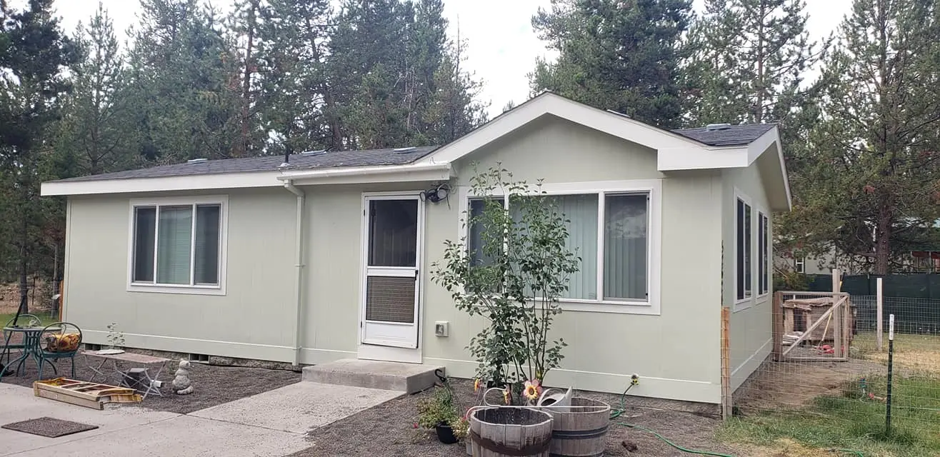 Front profile of a La Pine home showcasing professional paint application on lap siding.